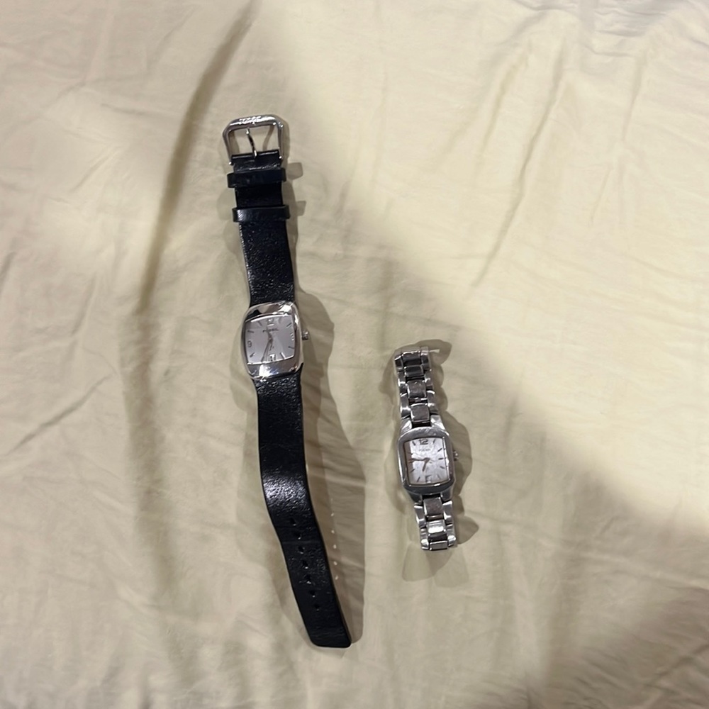 2 women’s fossil watches